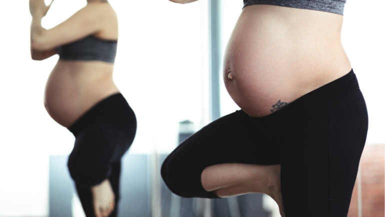 Tipps für deine Yogapraxis während der Schwangerschaft
